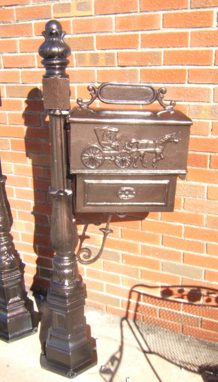 cast aluminum carriage mailbox with barcelona post