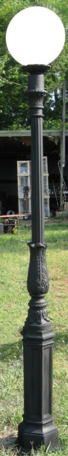 early american single lamp post